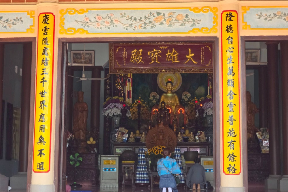 Solemn atmosphere inside the upper hall